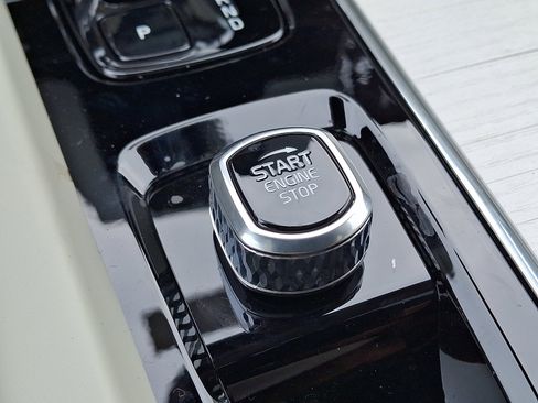 New 2026 Volvo XC60 T8 Ultra w/ Protection Package Premier image 16