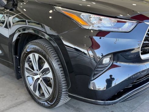 Certified 2020 Toyota Highlander XLE AWD/4WD image 8