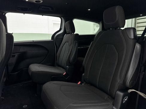 Used 2018 Chrysler Pacifica Touring Plus w/ S Appearance Package image 33