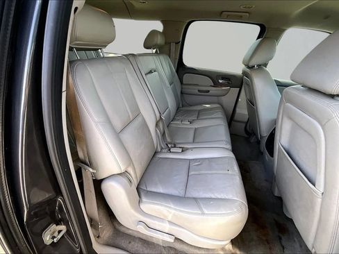 Used 2010 Chevrolet Suburban LT AWD/4WD image 26