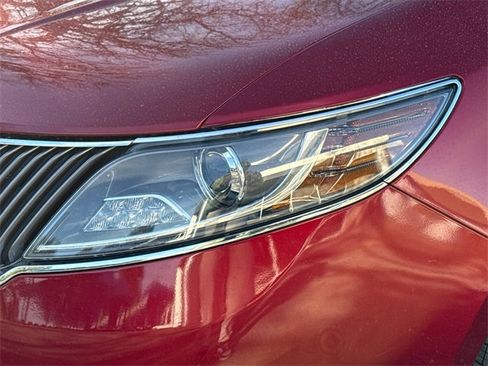 Used 2013 Lincoln MKS image 4