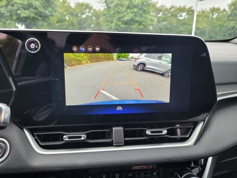 Used 2025 Chevrolet Equinox LT AWD/4WD image 18