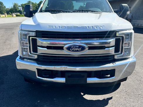 Used 2018 Ford F250 XLT w/ Camper Package RWD image 2