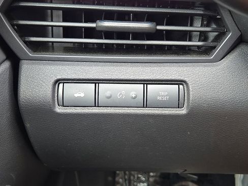 Used 2025 Nissan Altima 2.5 SV FWD image 24
