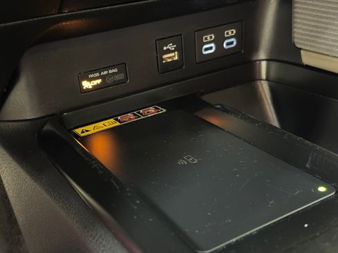 Used 2025 Toyota Camry SE image 30