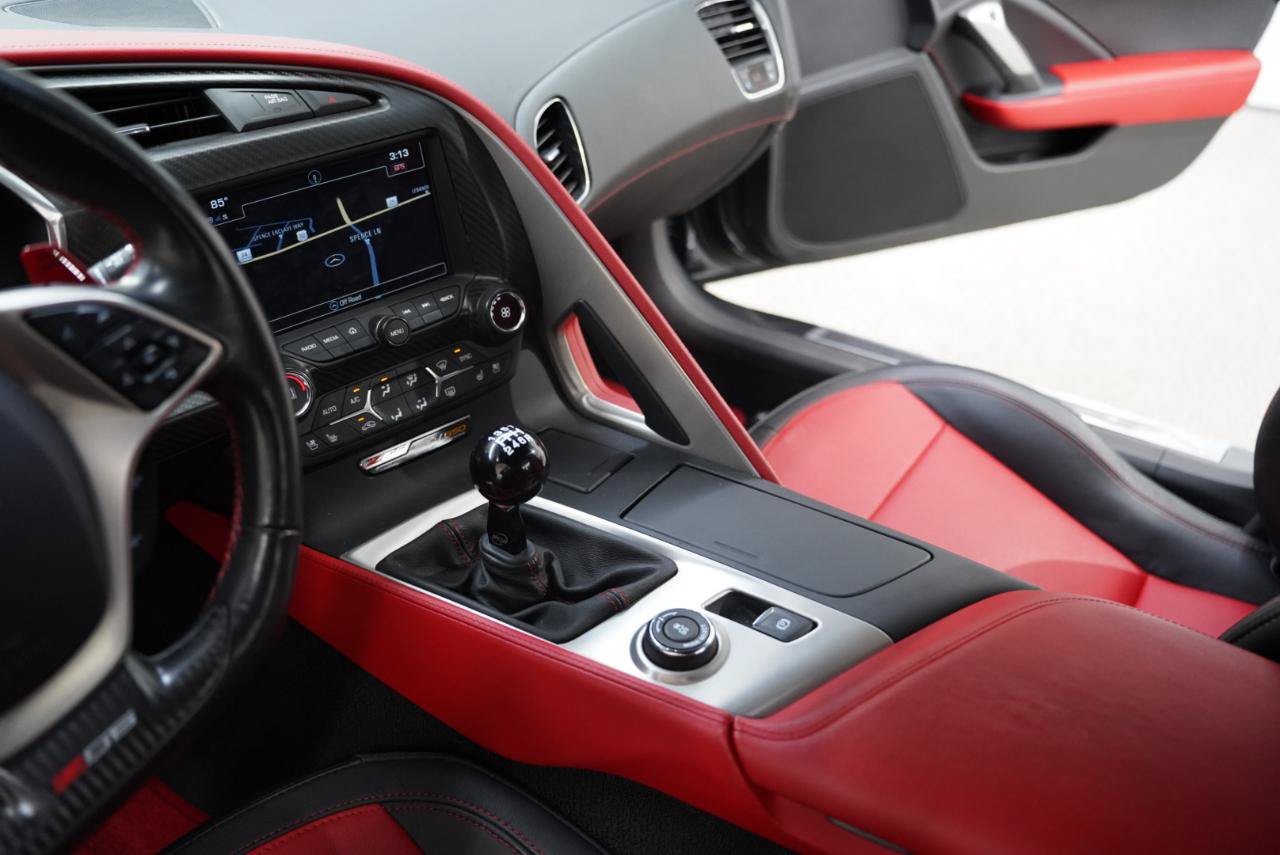 Used 2017 Chevrolet Corvette Z06 w/ Z07 Performance Package RWD image 22