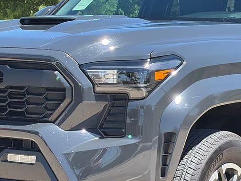 Used 2025 Toyota Tacoma TRD Sport image 4