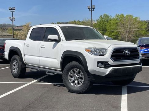 Used 2017 Toyota Tacoma SR5 w/ Tow Package image 1