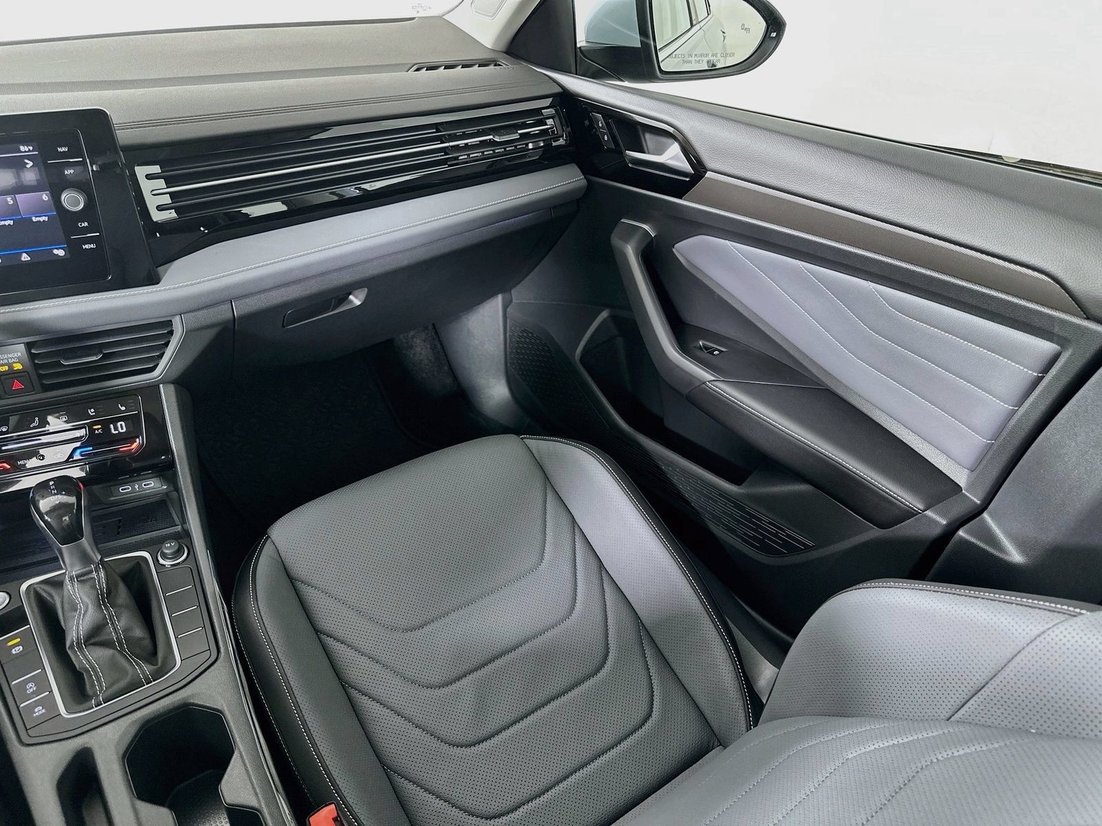 Used 2026 Volkswagen Jetta SEL FWD image 21