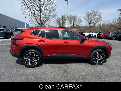 Used 2024 Chevrolet Trax RS w/ Sunroof Package FWD image 9