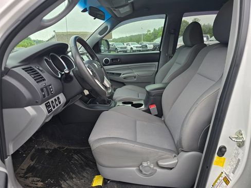 Used 2014 Toyota Tacoma 4x4 Double Cab w/ TRD Sport Package image 4