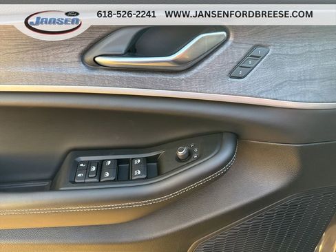 Used 2025 Jeep Grand Cherokee L Limited w/ Black Appearance Package image 9