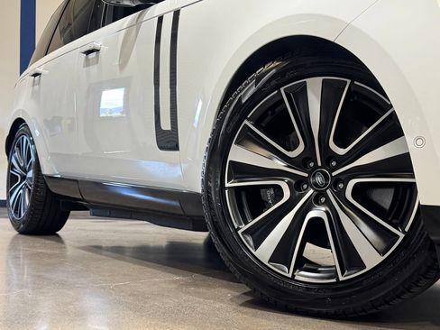 Used 2025 Land Rover Range Rover Autobiography AWD/4WD image 3