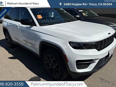 Used 2024 Jeep Grand Cherokee Altitude AWD/4WD image 1