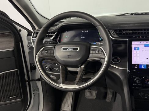 Used 2022 Jeep Grand Cherokee Limited 4xe w/ Luxury Tech Group II image 13