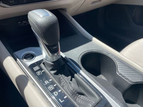 Used 2025 Nissan Altima 2.5 SV image 6