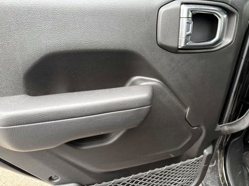 Used 2023 Jeep Wrangler Unlimited Rubicon w/ LED Lighting Group image 8