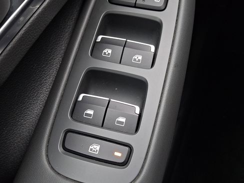 Certified 2024 Hyundai Elantra SEL image 25