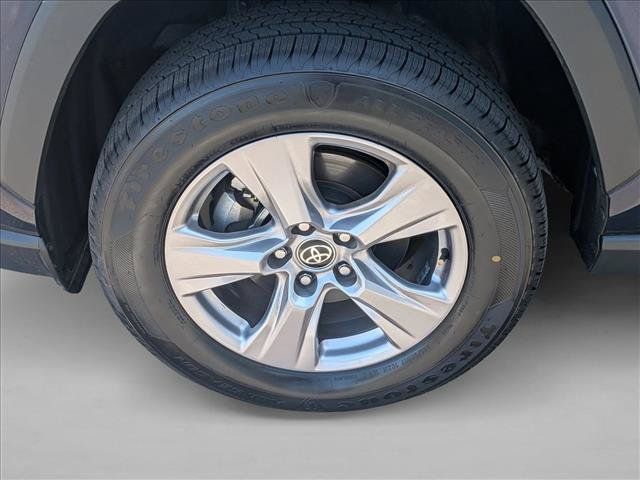 Used 2025 Toyota RAV4 XLE FWD image 29