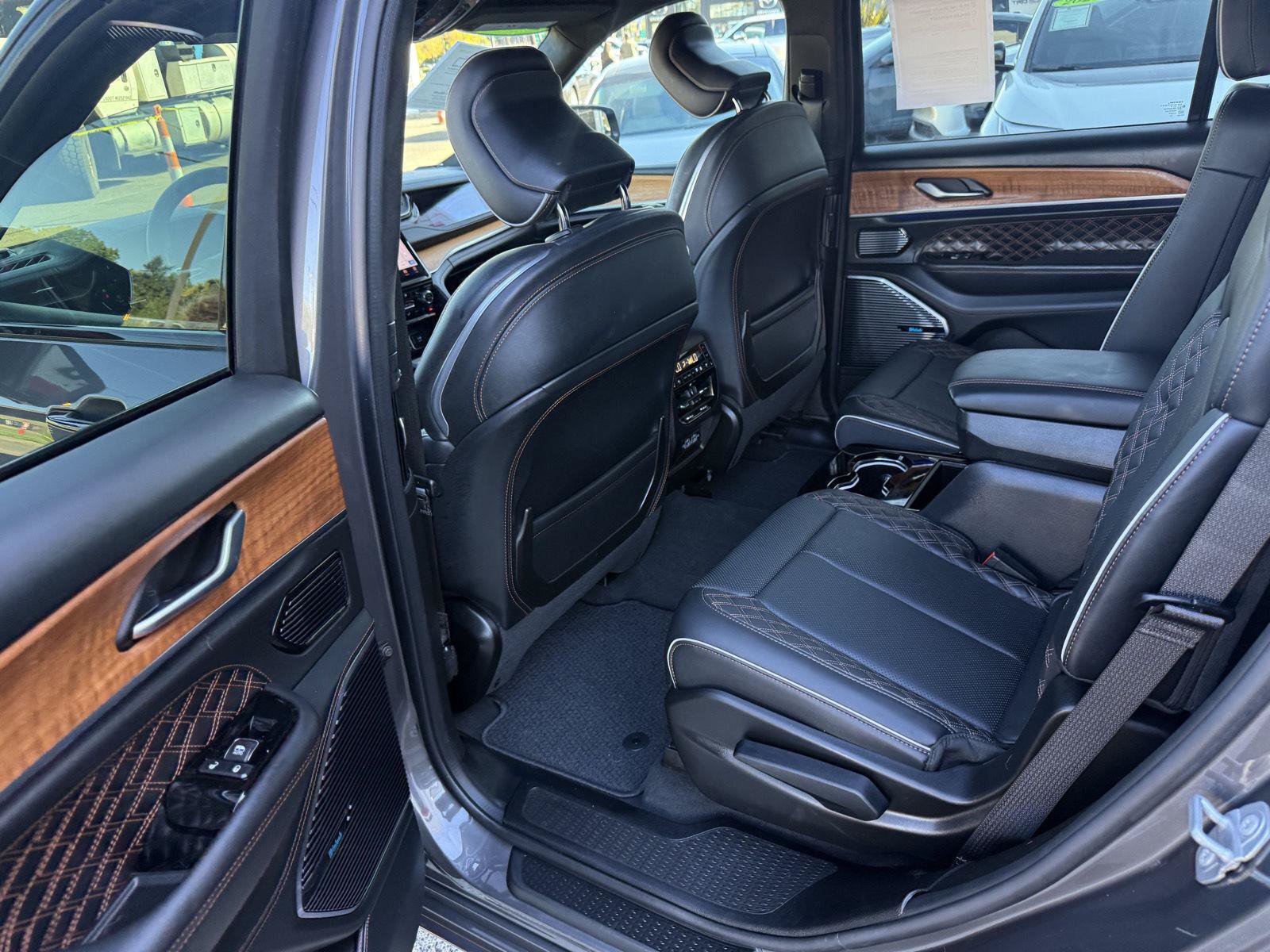 Used 2023 Jeep Grand Cherokee L Summit AWD/4WD image 13