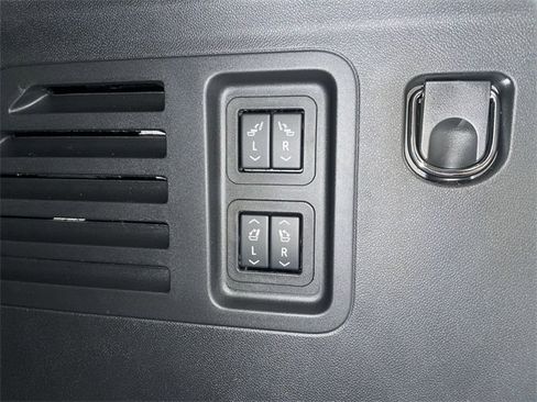 New 2026 Chevrolet Traverse RS image 18