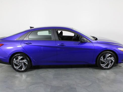 Certified 2025 Hyundai Elantra Sport image 14