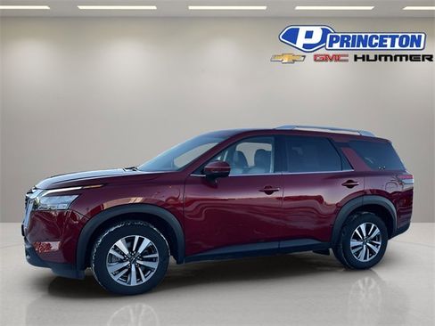 Used 2025 Nissan Pathfinder SL image 4