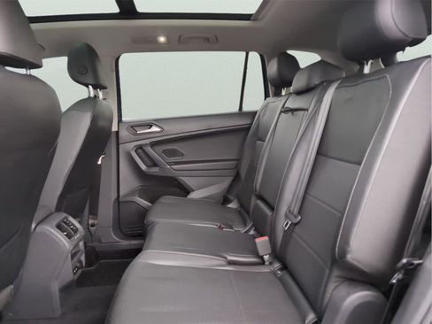 Used 2020 Volkswagen Tiguan SEL image 37