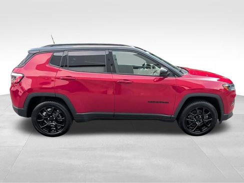 Used 2023 Jeep Compass Latitude w/ Sun and Sound Group AWD/4WD image 6