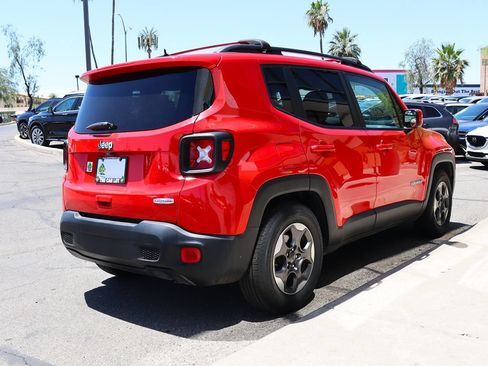 Used 2018 Jeep Renegade Latitude FWD image 13
