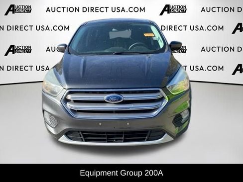 Used 2017 Ford Escape SE image 2