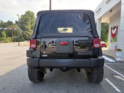 Used 2013 Jeep Wrangler Sport AWD/4WD image 8