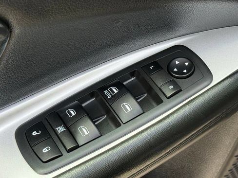 Used 2019 Dodge Journey SE w/ Premium Group FWD image 11