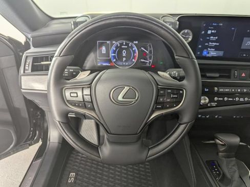 Used 2025 Lexus ES 350 w/ ES 350 Ultra Luxury Package FWD image 13