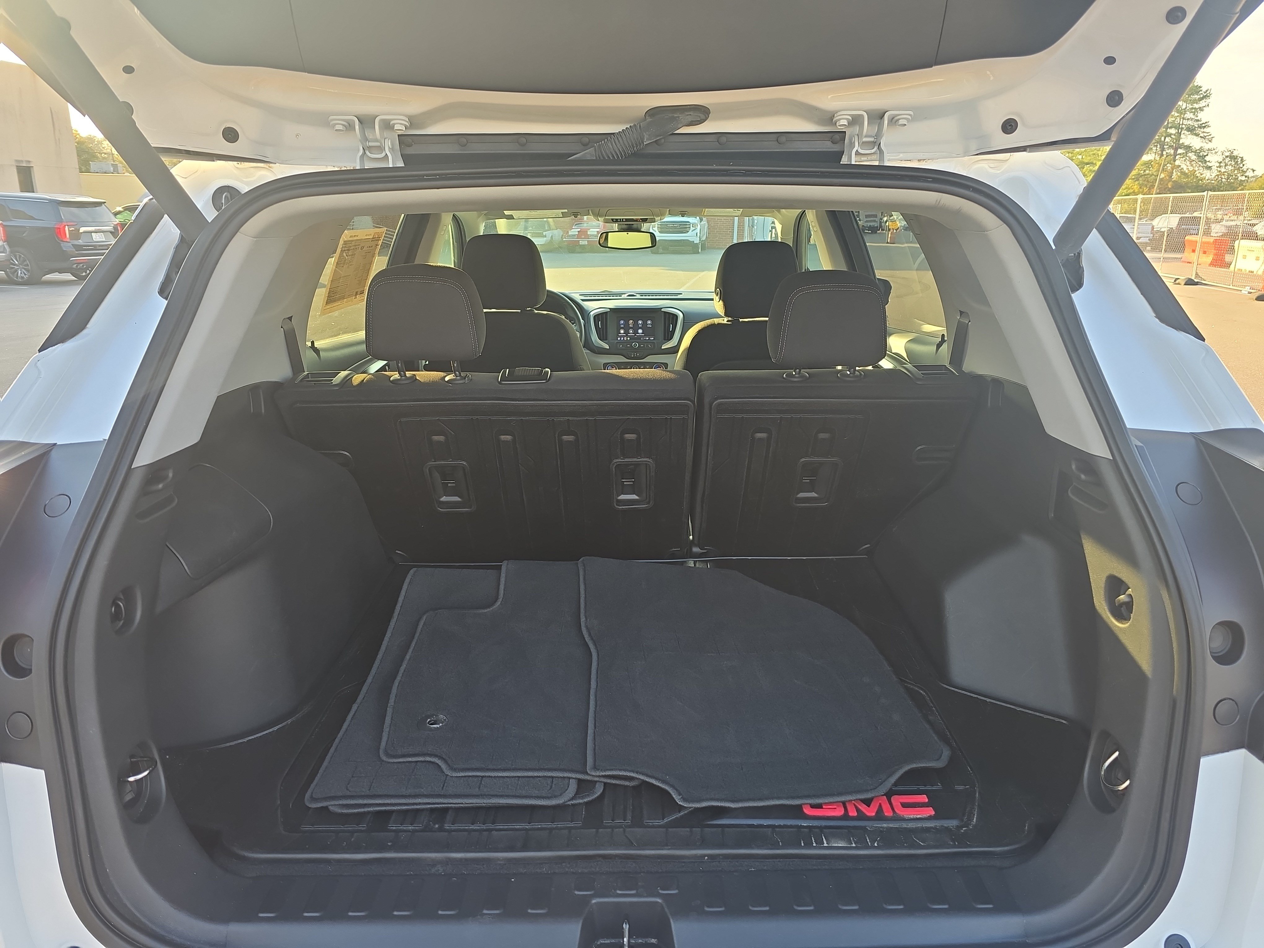 Used 2023 GMC Terrain SLE w/ Driver Convenience Package FWD image 12