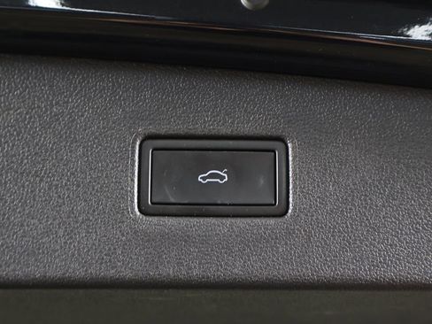 Certified 2024 Volkswagen Tiguan SE w/ Panoramic Sunroof Package AWD/4WD image 20