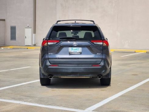 Used 2021 Toyota RAV4 XLE Premium FWD image 6