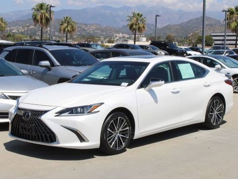 Certified 2024 Lexus ES 300h w/ Premium Package image 3