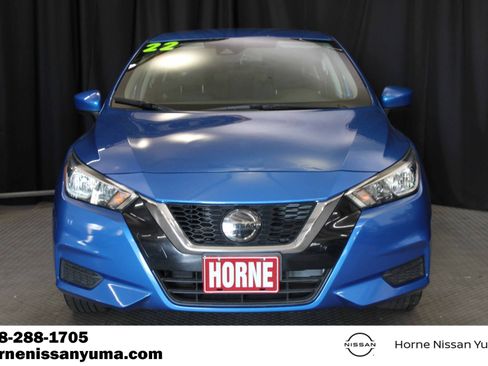 Used 2022 Nissan Versa SV FWD image 2