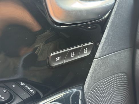 Used 2022 Kia Niro EX Premium FWD image 17