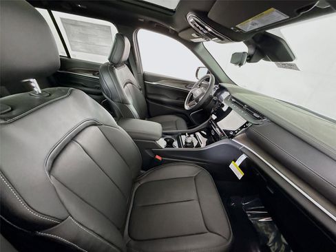New 2026 Jeep Grand Cherokee Limited AWD/4WD image 23