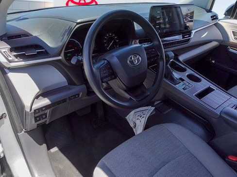 Certified 2023 Toyota Sienna LE FWD image 10