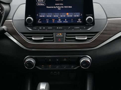 Used 2024 Nissan Altima 2.5 SV image 17