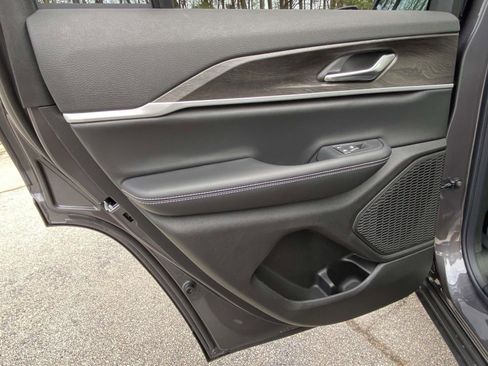 New 2025 Jeep Grand Cherokee Limited image 13