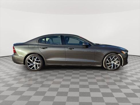 Used 2019 Volvo S60 T6 Momentum w/ Multimedia Package image 8
