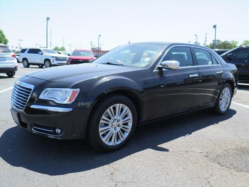 Used 2013 Chrysler 300 C image 8