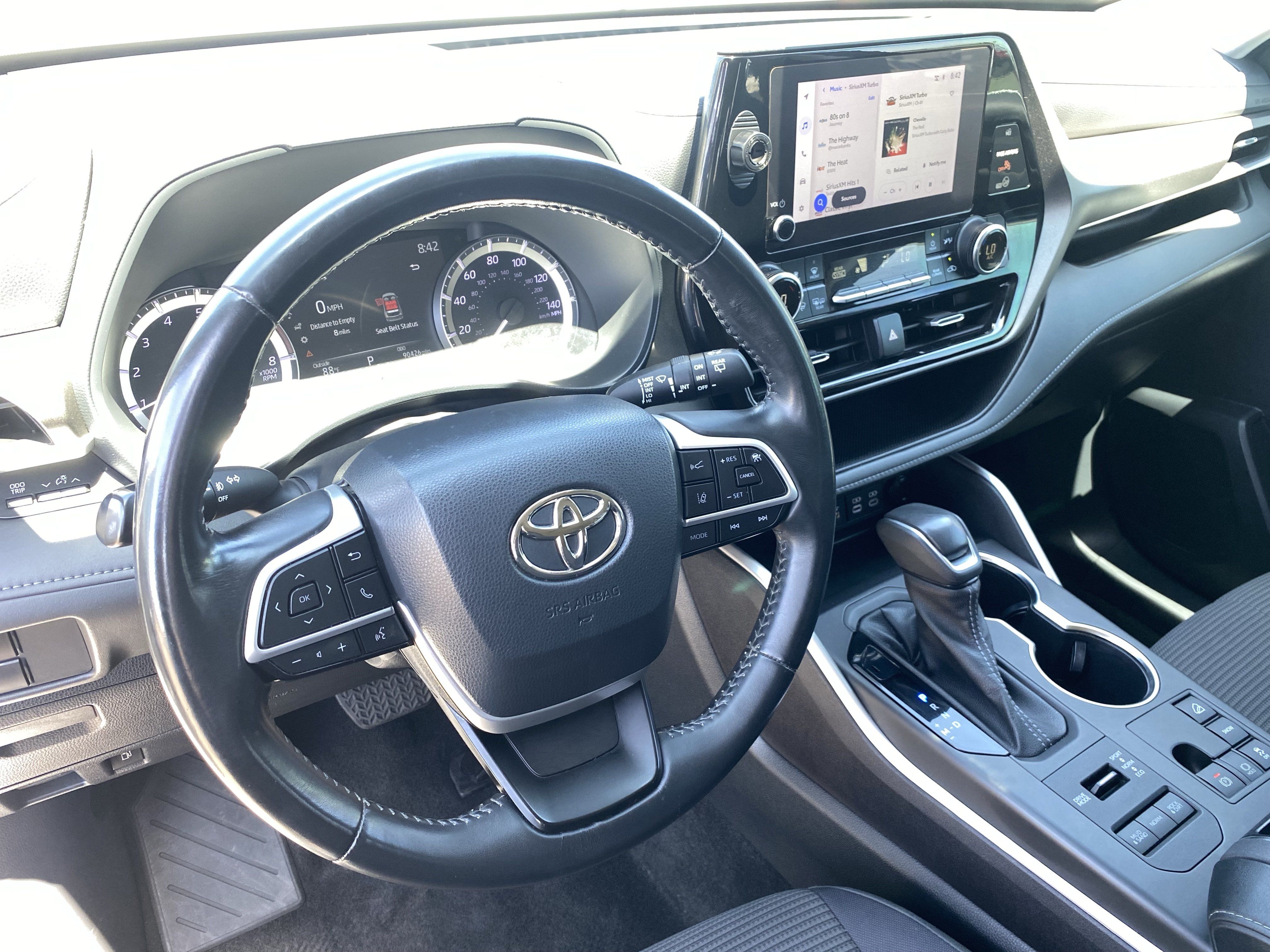 Used 2023 Toyota Highlander LE AWD/4WD image 19