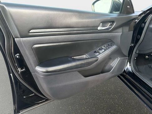 Used 2024 Nissan Altima 2.5 SV FWD image 16