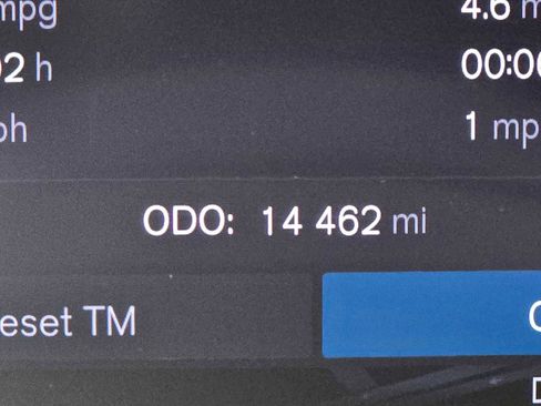 Used 2023 Volvo XC60 T8 Ultimate w/ Climate Package image 12