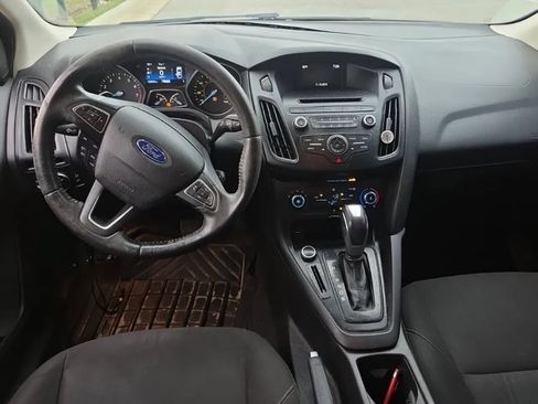 Used 2015 Ford Focus SE w/ SE Sport Package FWD image 6